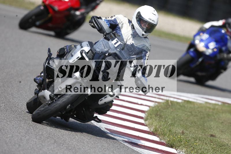 /Archiv-2025/49 26.08.2025 Cornu Master School ADR/gruen-vert/17